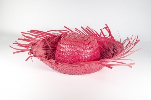 chapeau de paille rouge